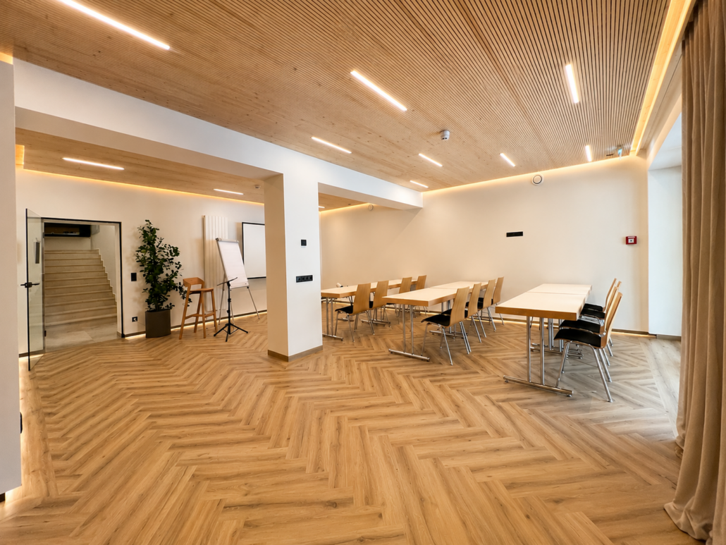Seminrraum mit großzügigen Platzverhältnis im Hotel Annelies